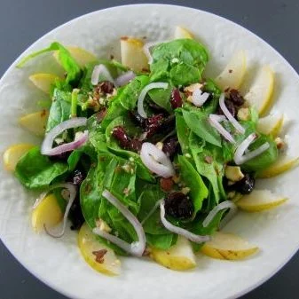 spinach-pear-salad-with-tempeh-e1525643506425